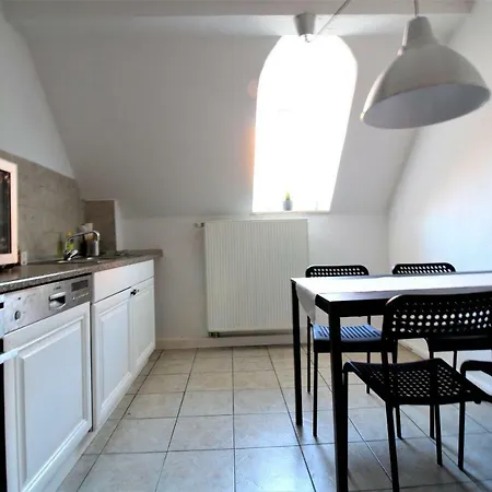 Charmanter Geraumiger Altbau-marktplatz 400m 아파트 *